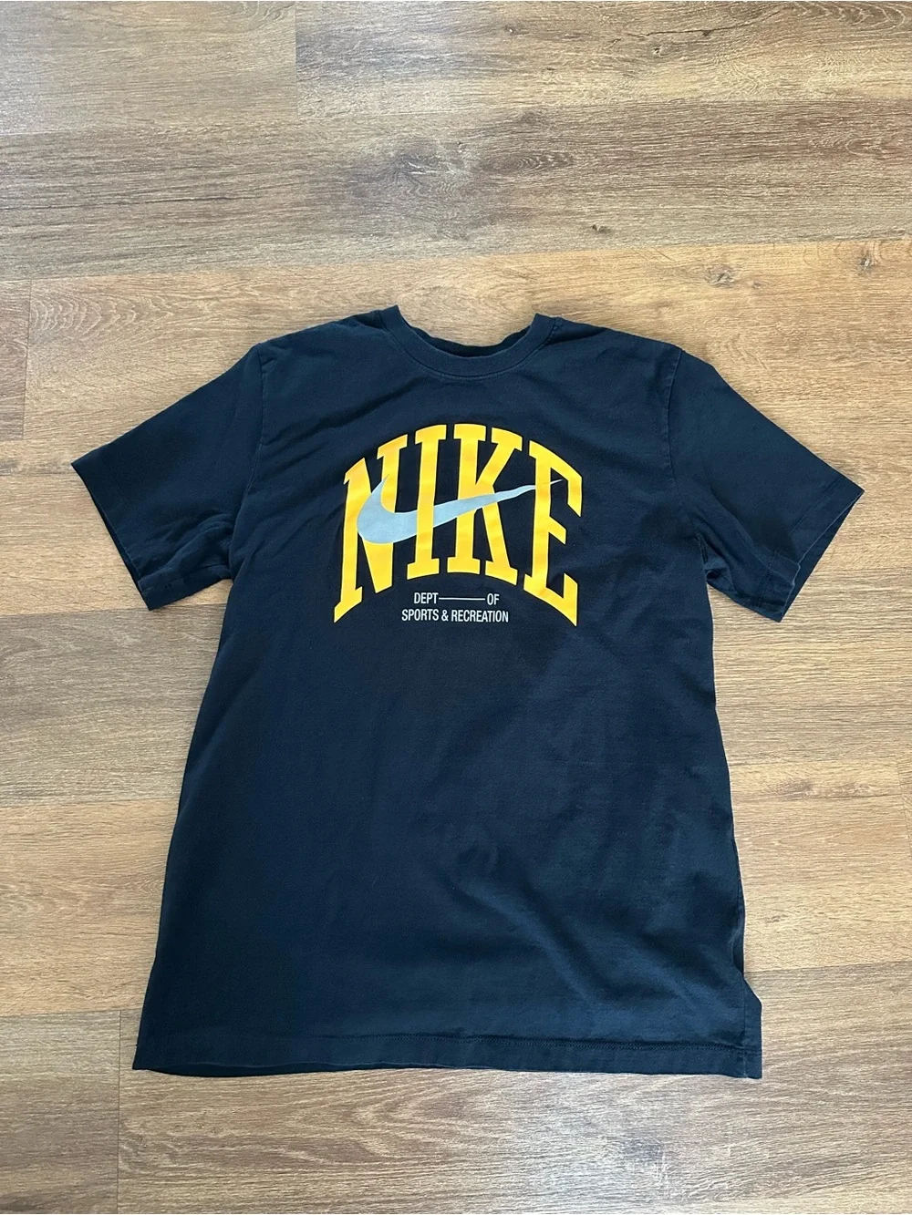 Nike Men’s Large Black Tee with Yellow Logo Print